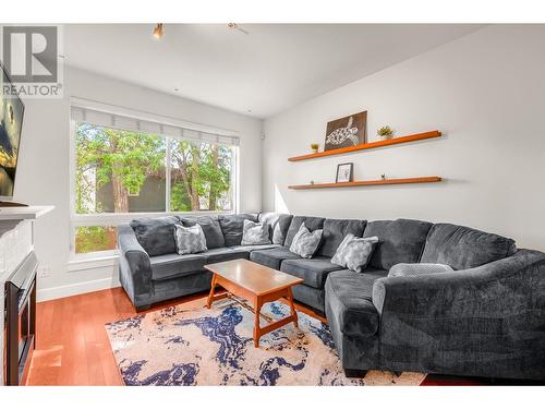 3416 Scott Road Unit# 24, Kelowna, BC - Indoor Photo Showing Living Room