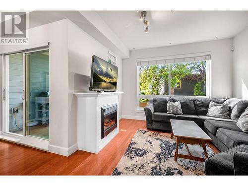 3416 Scott Road Unit# 24, Kelowna, BC - Indoor Photo Showing Living Room With Fireplace