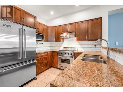 3416 Scott Road Unit# 24, Kelowna, BC - Indoor Photo Showing Kitchen With Double Sink