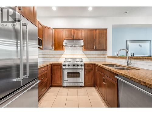 3416 Scott Road Unit# 24, Kelowna, BC - Indoor Photo Showing Kitchen With Double Sink