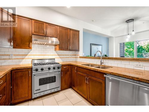 3416 Scott Road Unit# 24, Kelowna, BC - Indoor Photo Showing Kitchen With Double Sink