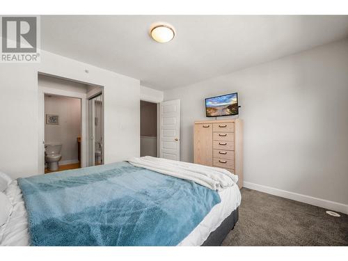 3416 Scott Road Unit# 24, Kelowna, BC - Indoor Photo Showing Bedroom