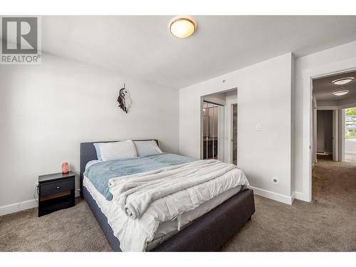 3416 Scott Road Unit# 24, Kelowna, BC - Indoor Photo Showing Bedroom