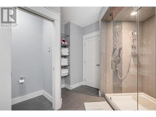 440 Audubon Court, Kelowna, BC - Indoor Photo Showing Bathroom