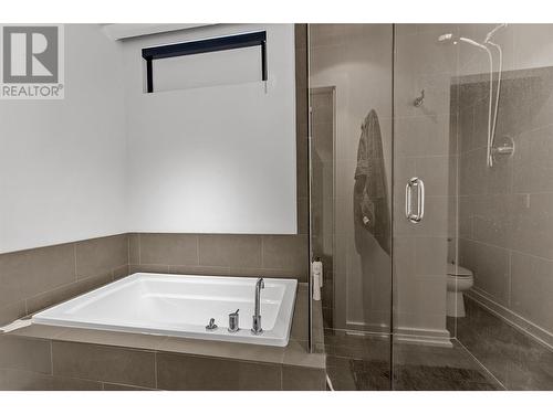 1630 Pandosy Street Unit# 601, Kelowna, BC - Indoor Photo Showing Bathroom