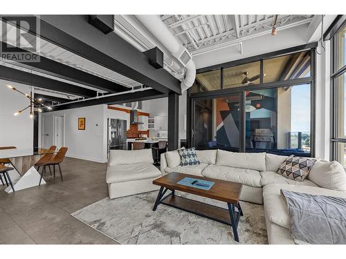 1630 Pandosy Street Unit# 601, Kelowna, BC - Indoor Photo Showing Living Room