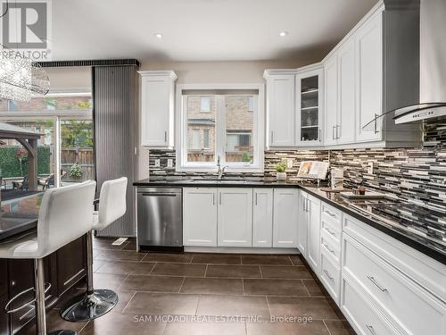 7 Canis Street, Brampton (Credit Valley), ON - Indoor Photo Showing Kitchen With Double Sink With Upgraded Kitchen