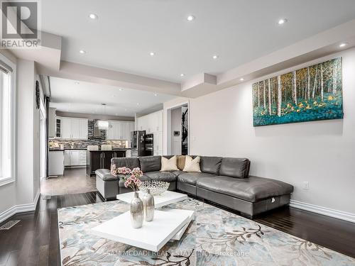 7 Canis Street, Brampton (Credit Valley), ON - Indoor Photo Showing Living Room