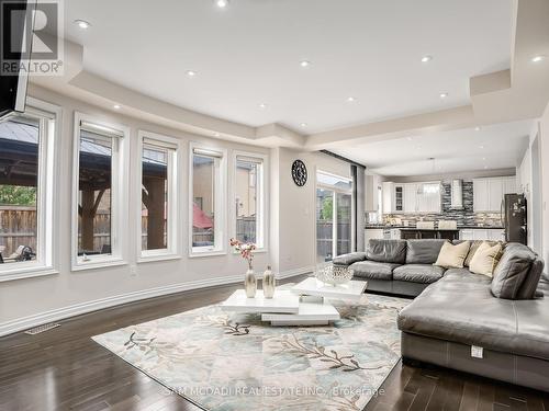 7 Canis Street, Brampton (Credit Valley), ON - Indoor Photo Showing Living Room