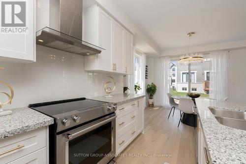 31 Ida Terrace, Caledon, ON - Indoor Photo Showing Kitchen With Double Sink With Upgraded Kitchen