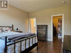 Large primary bedroom with ensuite and walk-in closet - 