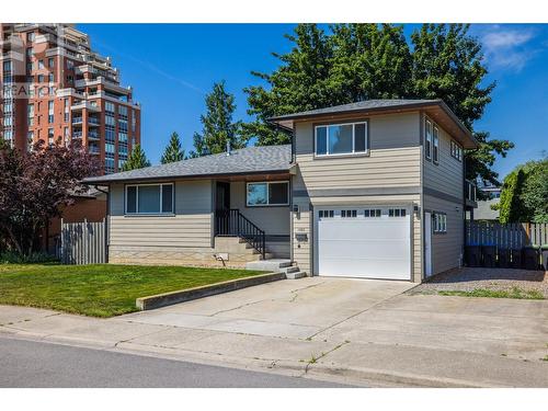 1480 Flemish Street, Kelowna, BC - Outdoor With Facade