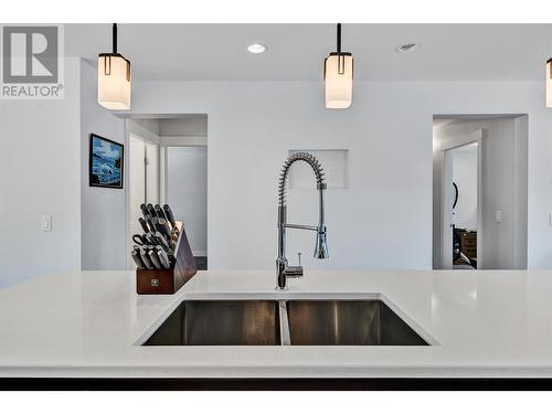 1480 Flemish Street, Kelowna, BC - Indoor Photo Showing Kitchen