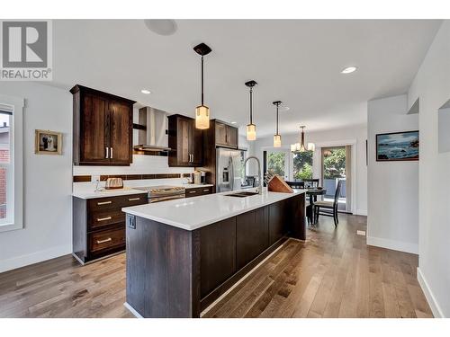 1480 Flemish Street, Kelowna, BC - Indoor Photo Showing Kitchen With Upgraded Kitchen