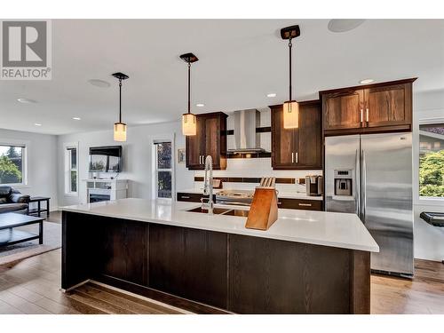 1480 Flemish Street, Kelowna, BC - Indoor Photo Showing Kitchen With Double Sink With Upgraded Kitchen