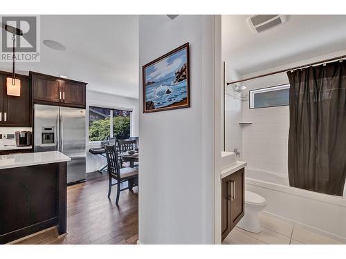 1480 Flemish Street, Kelowna, BC - Indoor Photo Showing Kitchen