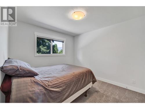 1480 Flemish Street, Kelowna, BC - Indoor Photo Showing Bedroom