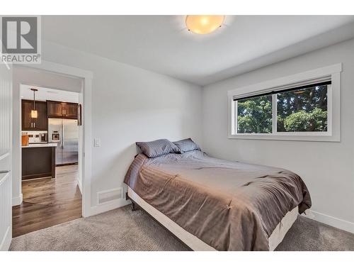 1480 Flemish Street, Kelowna, BC - Indoor Photo Showing Bedroom