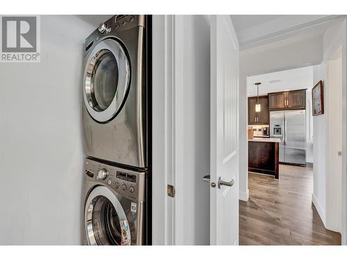 1480 Flemish Street, Kelowna, BC - Indoor Photo Showing Laundry Room