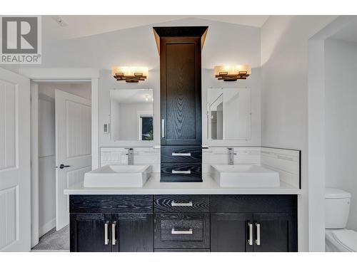 1480 Flemish Street, Kelowna, BC - Indoor Photo Showing Bathroom