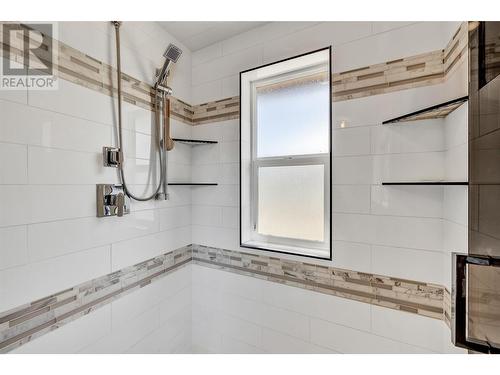 1480 Flemish Street, Kelowna, BC - Indoor Photo Showing Bathroom