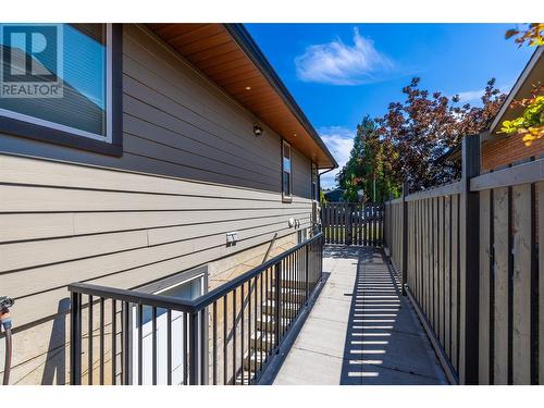 1480 Flemish Street, Kelowna, BC - Outdoor With Exterior