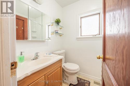 741 Third Avenue, Peterborough (Otonabee), ON - Indoor Photo Showing Bathroom