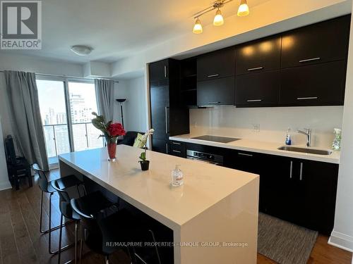 3001 - 1080 Bay Street, Toronto (Bay Street Corridor), ON - Indoor Photo Showing Kitchen