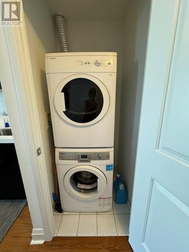 3001 - 1080 Bay Street, Toronto (Bay Street Corridor), ON - Indoor Photo Showing Laundry Room