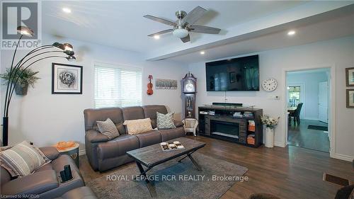 144 Loucks Lane, Chatsworth, ON - Indoor Photo Showing Living Room