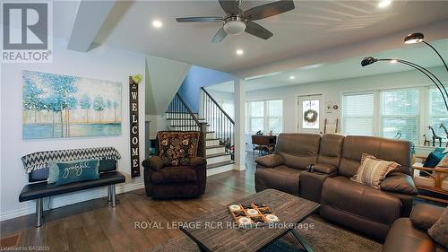 144 Loucks Lane, Chatsworth, ON - Indoor Photo Showing Living Room