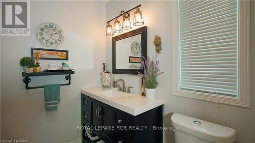 144 Loucks Lane, Chatsworth, ON - Indoor Photo Showing Bathroom