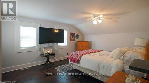 144 Loucks Lane, Chatsworth, ON - Indoor Photo Showing Bedroom