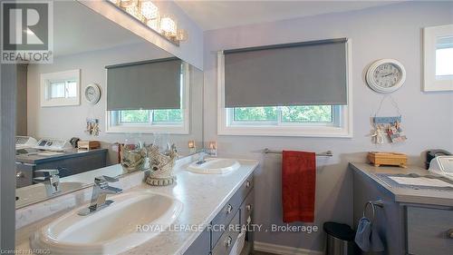 144 Loucks Lane, Chatsworth, ON - Indoor Photo Showing Bathroom