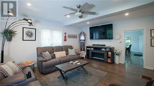 144 Loucks Lane, Chatsworth, ON - Indoor Photo Showing Living Room