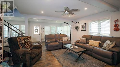 144 Loucks Lane, Chatsworth, ON - Indoor Photo Showing Living Room