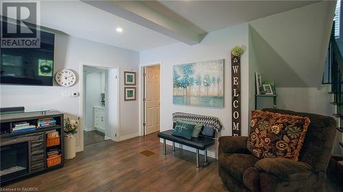 144 Loucks Lane, Chatsworth, ON - Indoor Photo Showing Living Room