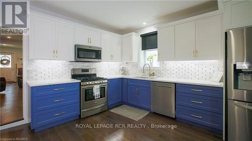 144 Loucks Lane, Chatsworth, ON - Indoor Photo Showing Kitchen