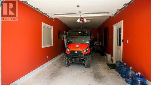 144 Loucks Lane, Chatsworth, ON - Indoor Photo Showing Garage