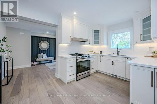 554 Clark Avenue, Burlington (Brant), ON - Indoor Photo Showing Kitchen With Upgraded Kitchen