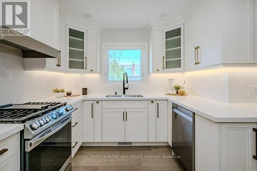 554 Clark Avenue, Burlington (Brant), ON - Indoor Photo Showing Kitchen With Upgraded Kitchen