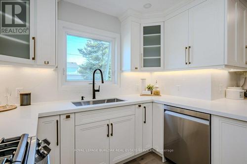 554 Clark Avenue, Burlington (Brant), ON - Indoor Photo Showing Kitchen With Upgraded Kitchen