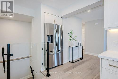 554 Clark Avenue, Burlington (Brant), ON - Indoor Photo Showing Kitchen