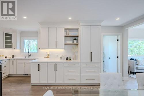 554 Clark Avenue, Burlington (Brant), ON - Indoor Photo Showing Kitchen