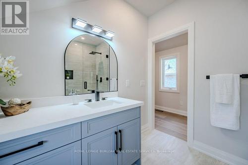 554 Clark Avenue, Burlington (Brant), ON - Indoor Photo Showing Bathroom