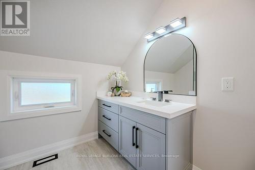 554 Clark Avenue, Burlington (Brant), ON - Indoor Photo Showing Bathroom