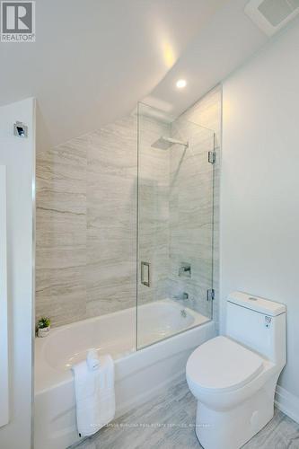 554 Clark Avenue, Burlington (Brant), ON - Indoor Photo Showing Bathroom