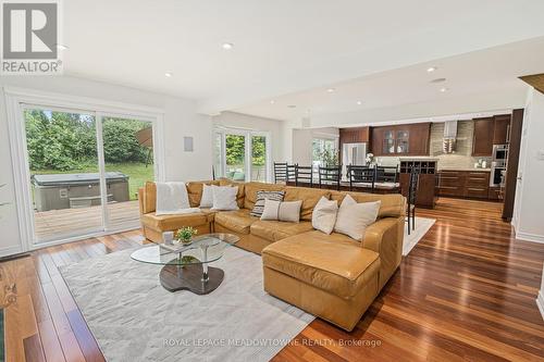 22 Hacienda Court, Brampton (Snelgrove), ON - Indoor Photo Showing Living Room