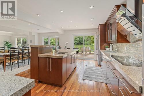 22 Hacienda Court, Brampton (Snelgrove), ON - Indoor Photo Showing Kitchen With Upgraded Kitchen