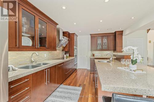 22 Hacienda Court, Brampton (Snelgrove), ON - Indoor Photo Showing Kitchen With Double Sink With Upgraded Kitchen